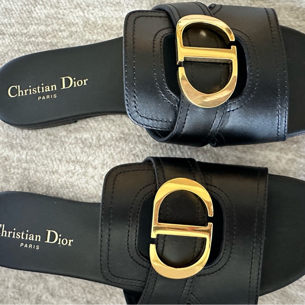 Dior 30 Montaigne slides - Picture 2 of 10